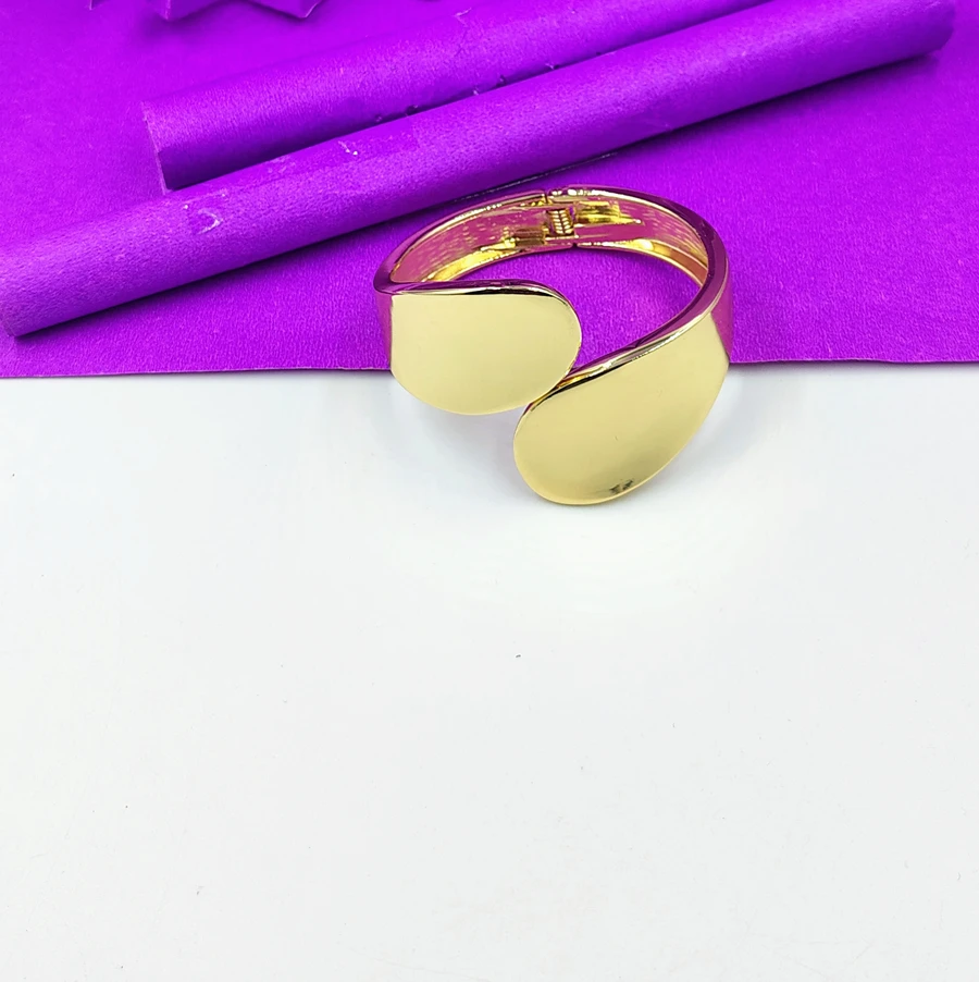 Bold & Premium Anti-Tarnish Bracelet