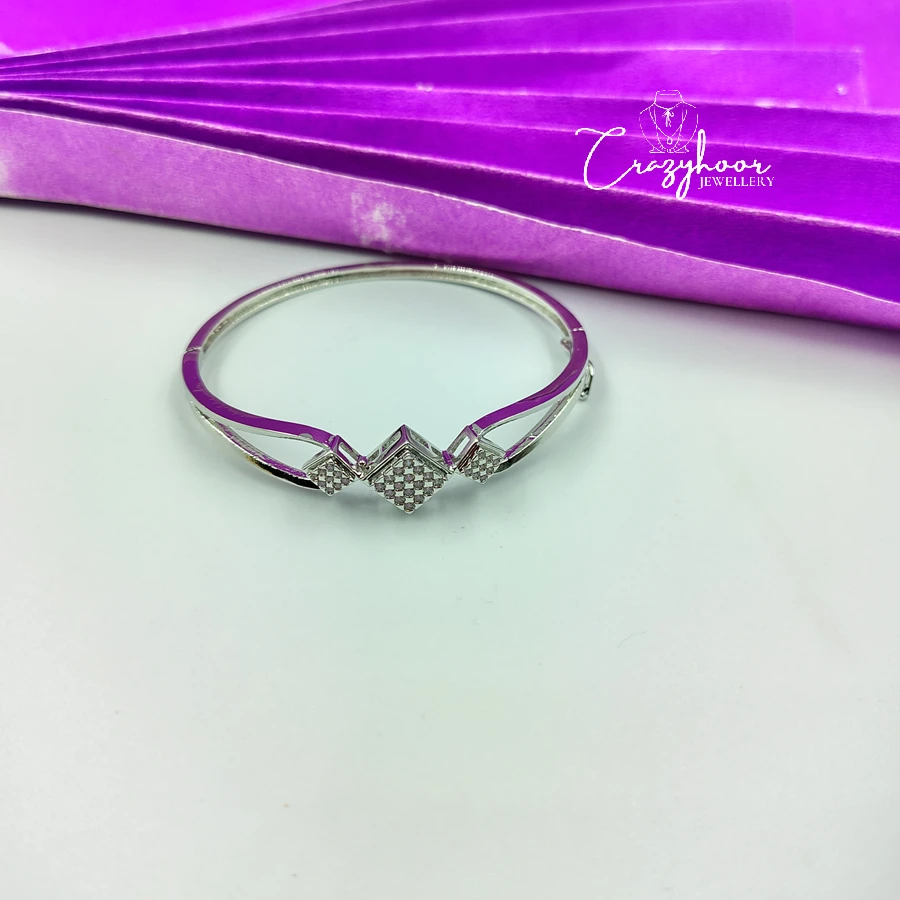 Elegance Designer Classy Cuff Bracelet