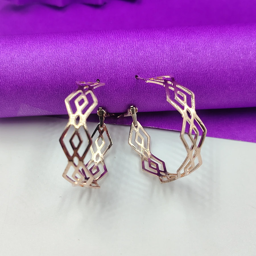 Crazyhoor bold criscross cut earrings