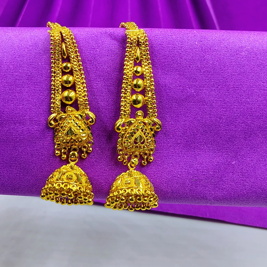 Forming Gold Big Jhumki with Attached Kanauti