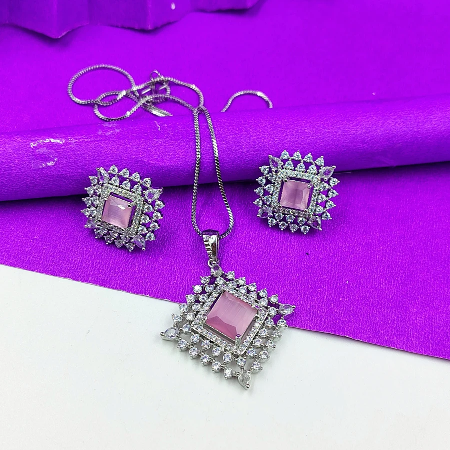 Lavish AD marvelous design Pendant set with pair of Studs