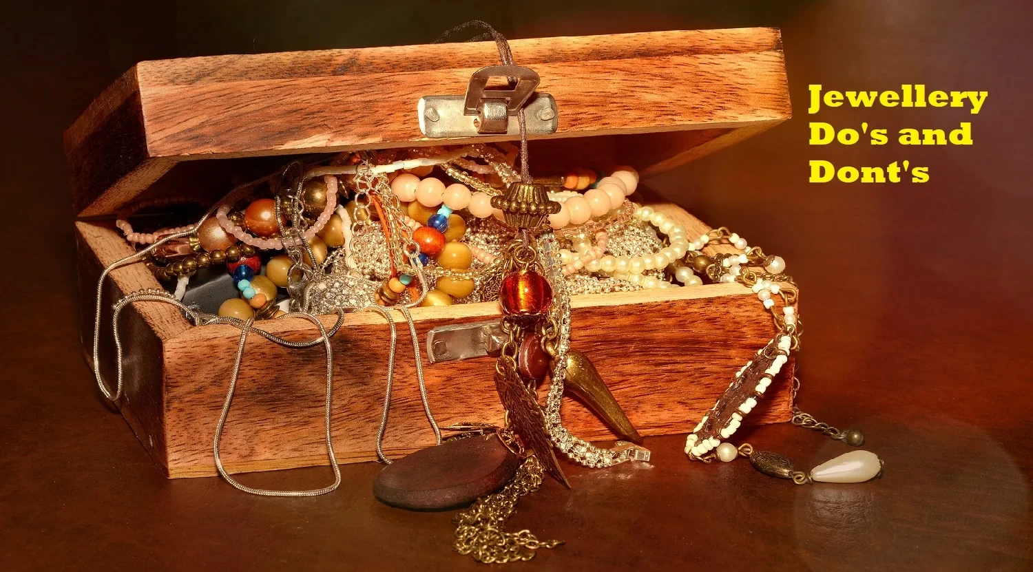 How to Take Care of and Handle Artificial Jewelry
